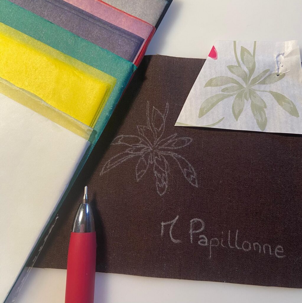 Transfert d’un motif sur tissu avec du papier carbone